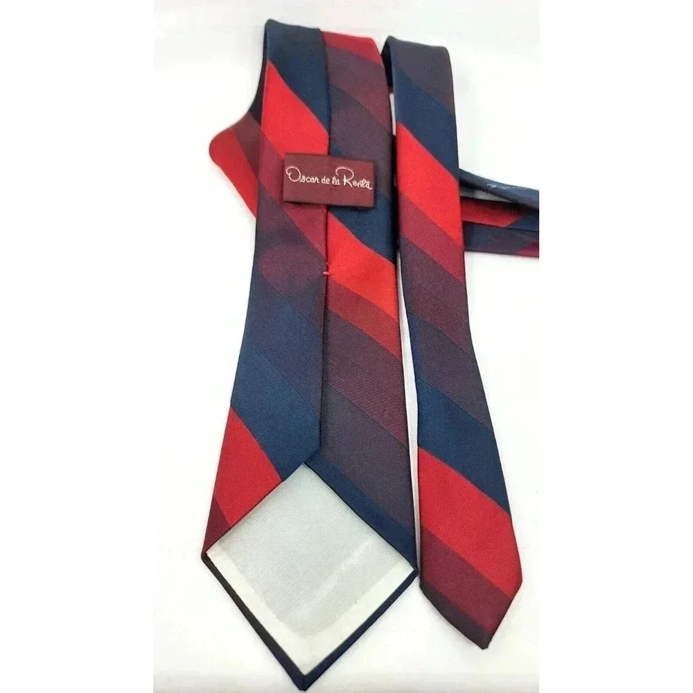 Oscar de la Renta Mens Tie Navy Blue Red Burgundy Diagonal Stripe Ombre Designer